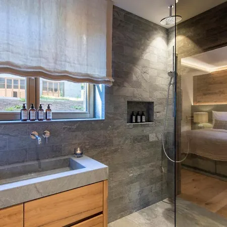 Captivating 5-bed House In Hébergement de vacances *
